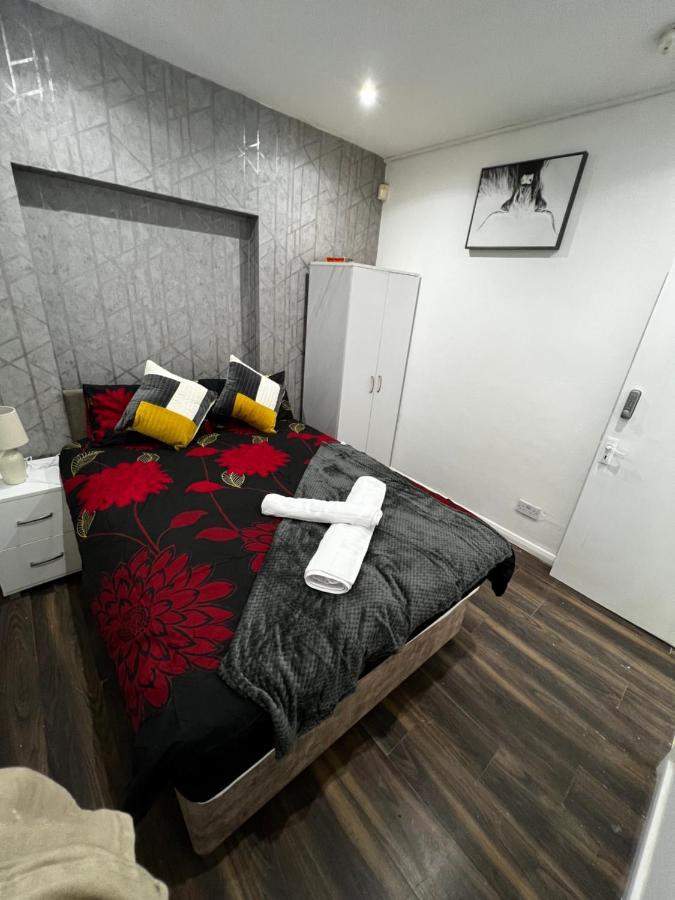 לונדון Good Priced Single Rooms In Sherperds Bush מראה חיצוני תמונה