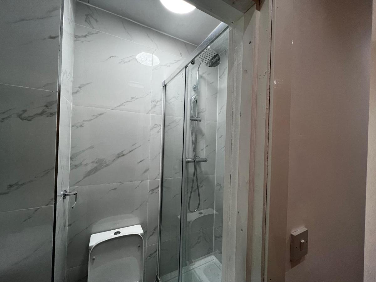 לונדון Good Priced Single Rooms In Sherperds Bush מראה חיצוני תמונה