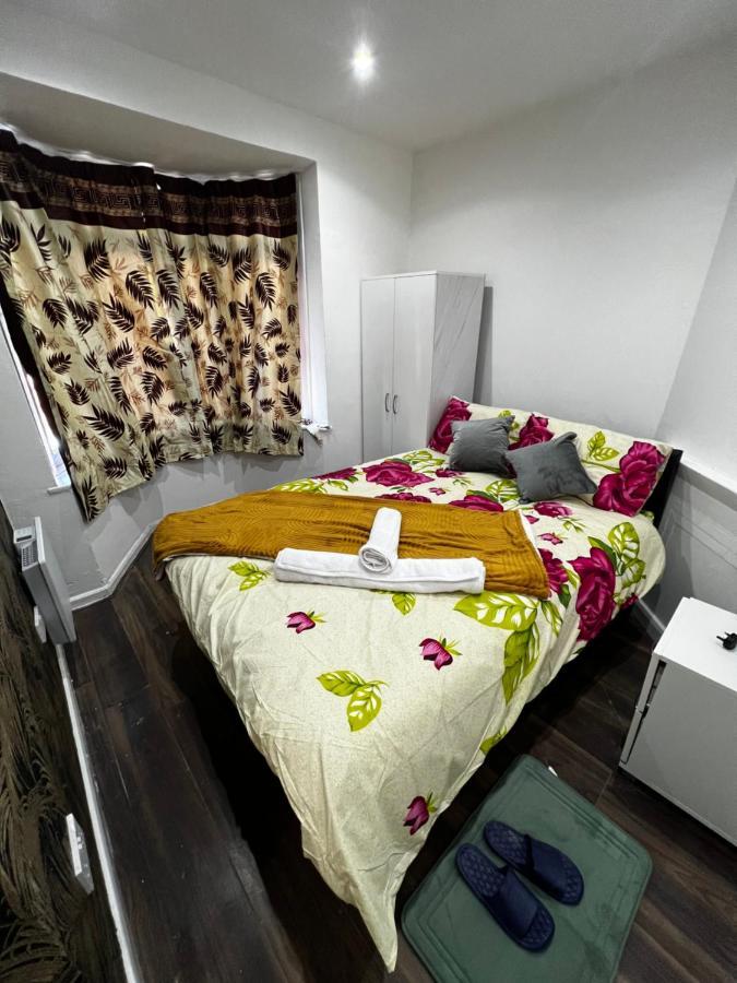 לונדון Good Priced Single Rooms In Sherperds Bush מראה חיצוני תמונה