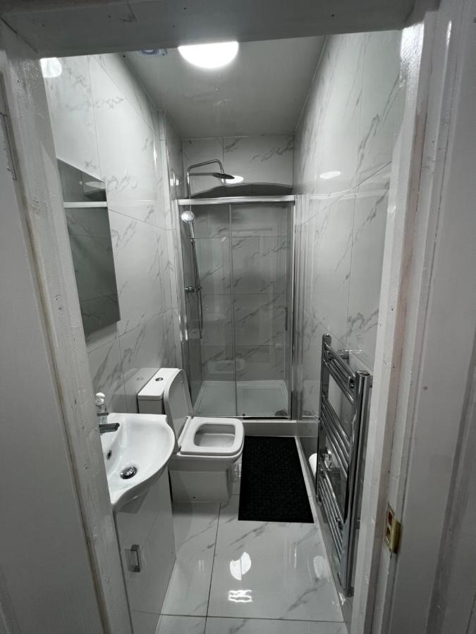 לונדון Good Priced Single Rooms In Sherperds Bush מראה חיצוני תמונה